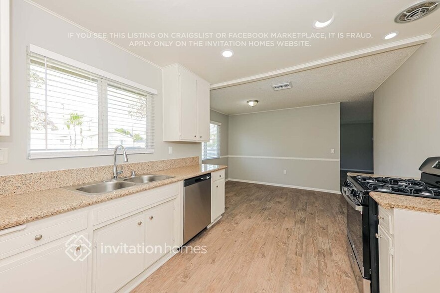 Building Photo - 3937 N Golden Ave