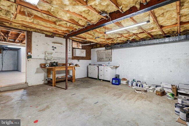 Building Photo - 1504 Wake Forest Dr