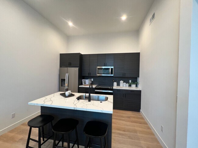 Building Photo - Remington