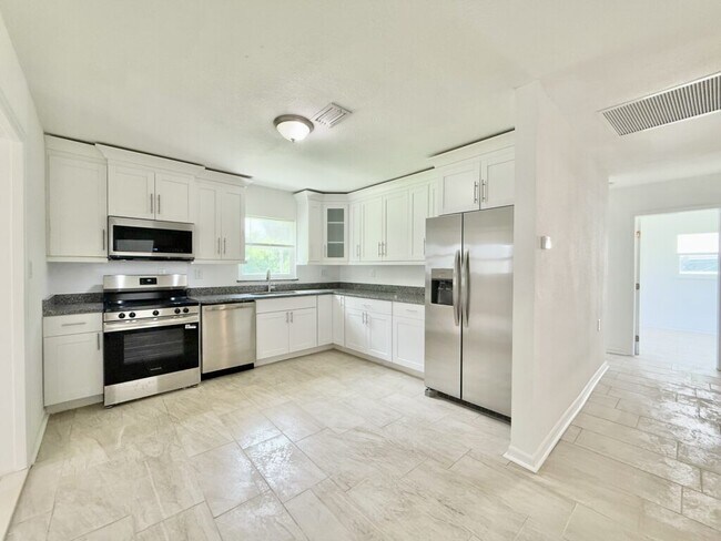 Building Photo - 2125 Mark Ave