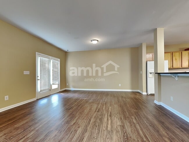 Building Photo - 9002 Glenashley Dr