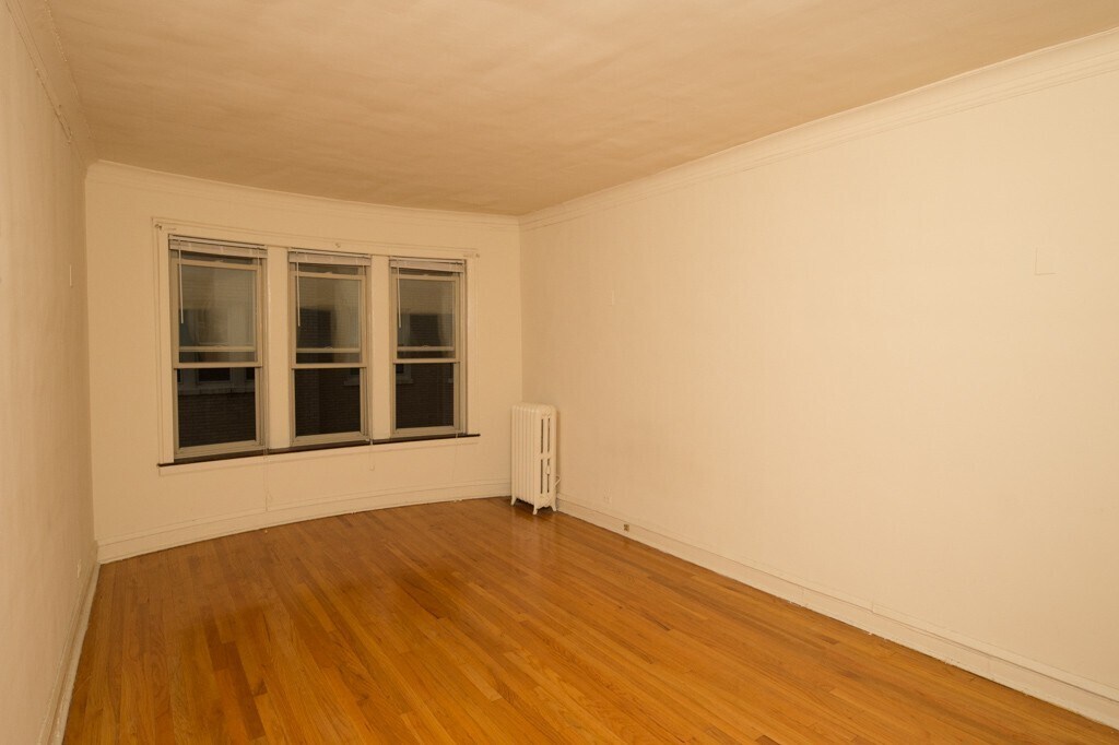 Building Photo - 4115 N Paulina St