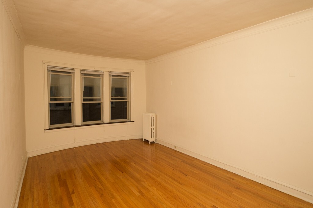 Building Photo - 4228 N Paulina St