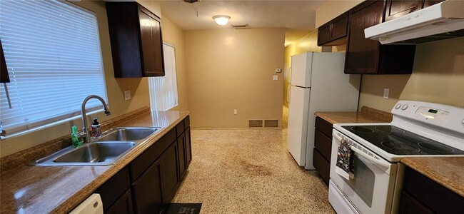 Building Photo - 6335 Alaska Ave