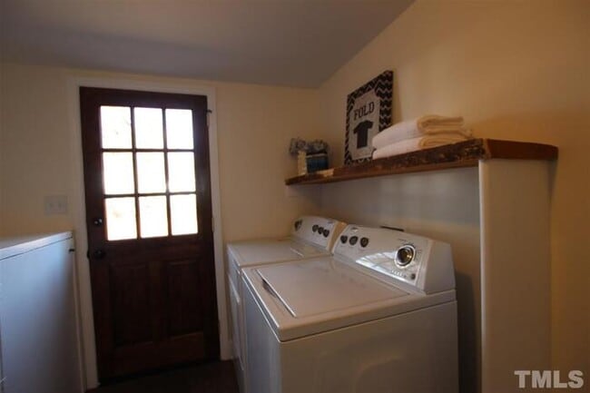 Building Photo - Updated single-family home in downtown Raleigh