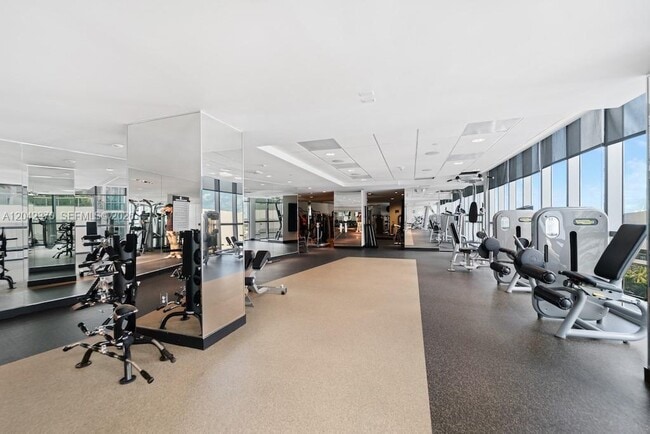 Building Photo - 900 Biscayne Blvd