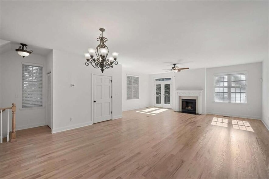 Building Photo - 110 Garrison Walk