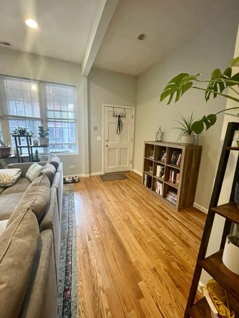 Building Photo - 1933 N Sedgwick St