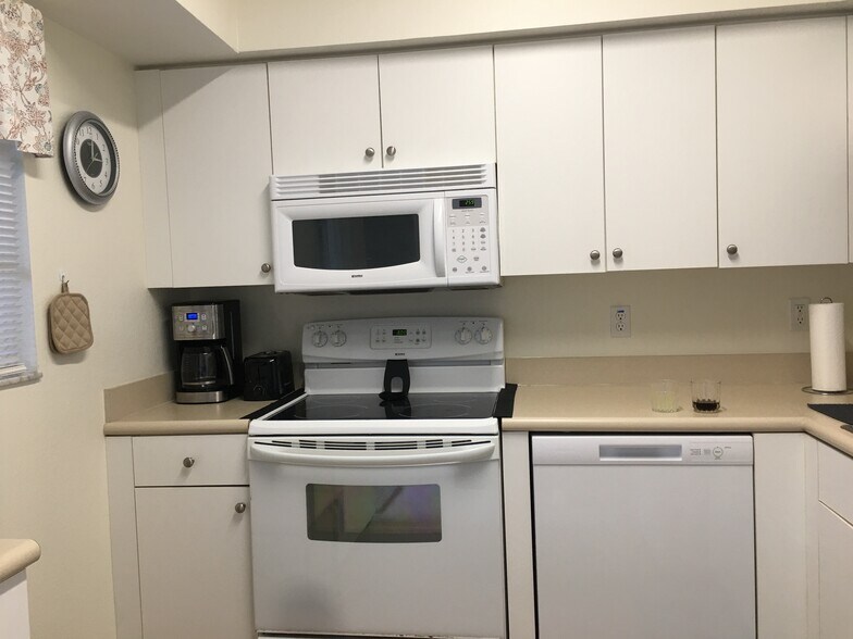 Building Photo - 8513 Bernwood Cove Loop