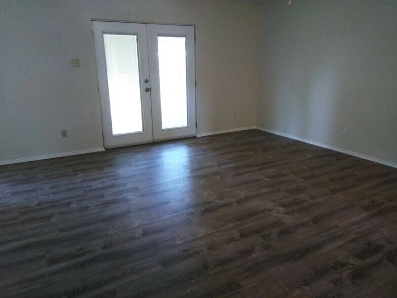Building Photo - 13237 Valley Forge Cir