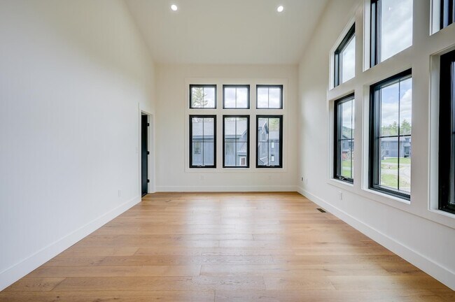 Building Photo - 19 Hidden Glade Dr
