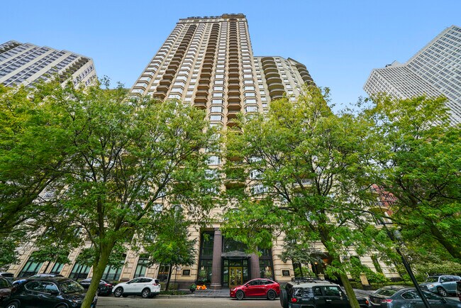 Building Photo - 2550 N Lakeview Ave