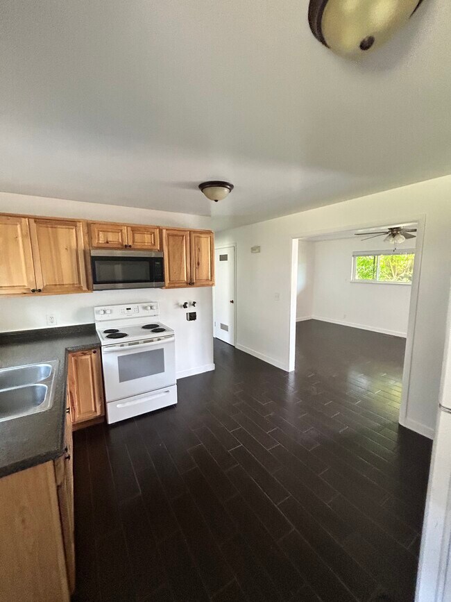 Building Photo - 181 E 1000 N