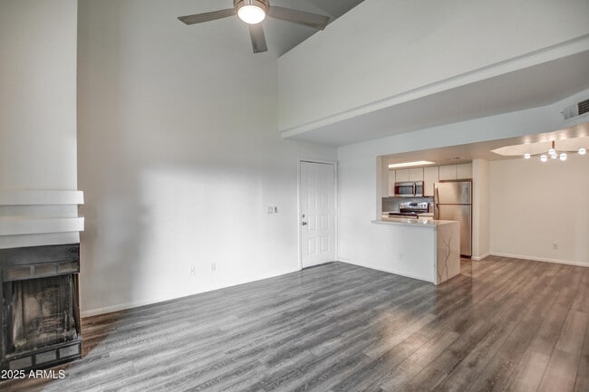 Building Photo - 4850 E Desert Cove Ave