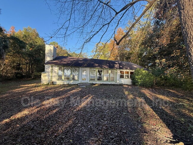 Building Photo - 7225 Bay Rd