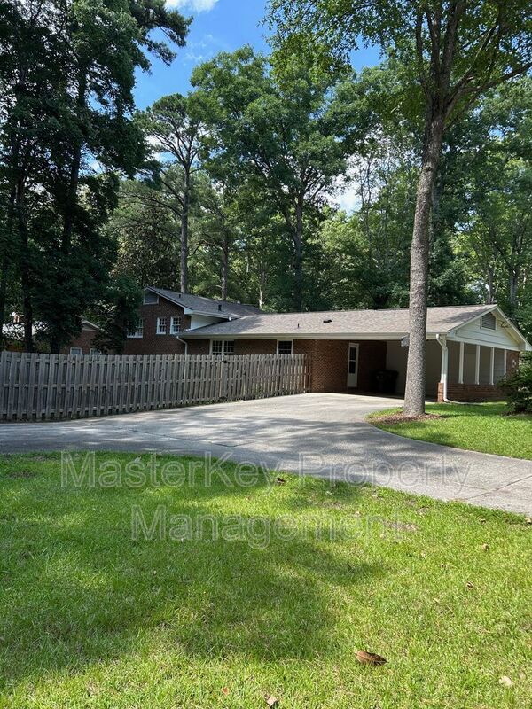 Building Photo - 544 Ellynn Dr