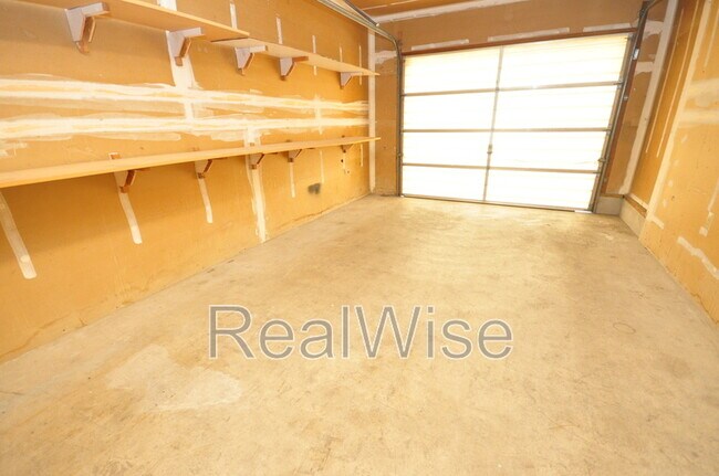 Building Photo - 1132 NE Barager Ave