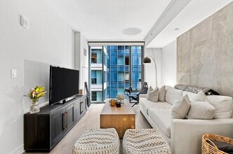 Building Photo - 55 Lagrange St