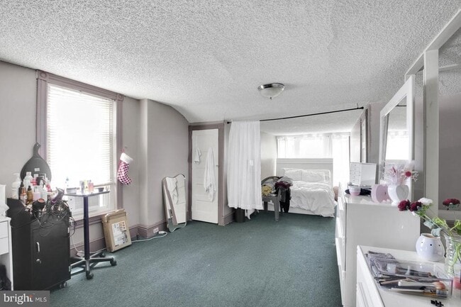 Building Photo - 4305 Lauriston St