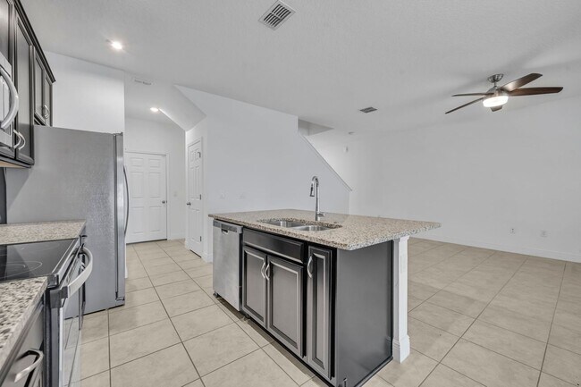 Building Photo - 1351 Merrydale Wy