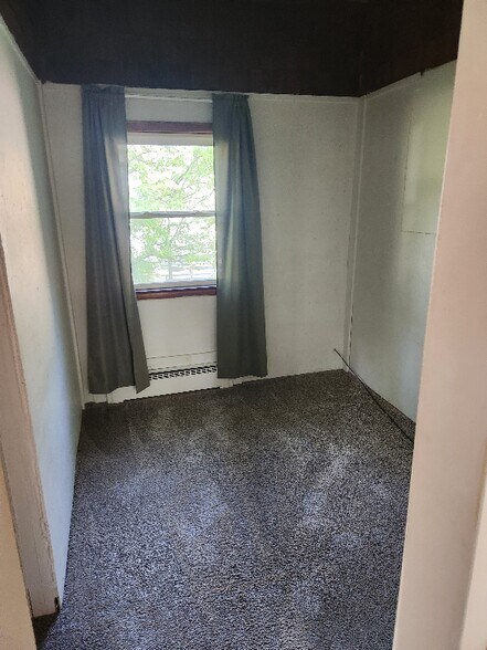 Building Photo - 600 NE 3rd St