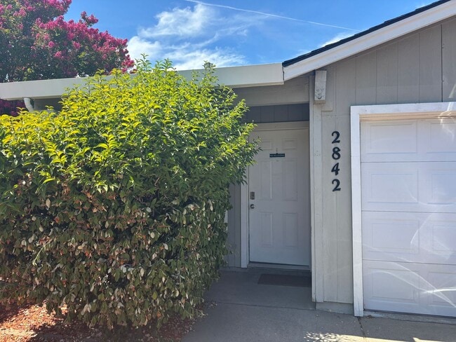 Primary Photo - Nice Duplex in Cul-De-Sac