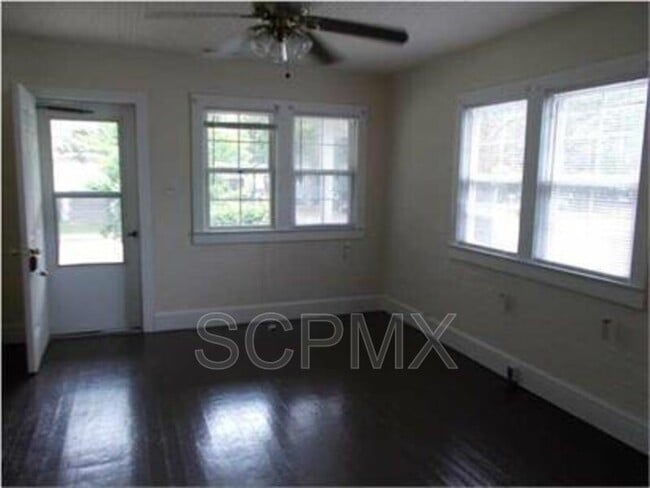 Building Photo - 1920 Calvert St