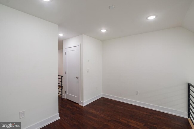 Building Photo - 1220 N Taney St