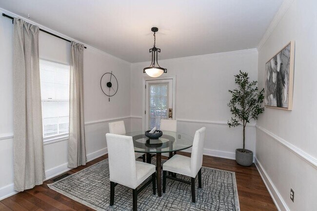 Building Photo - 936 East Lake Dr