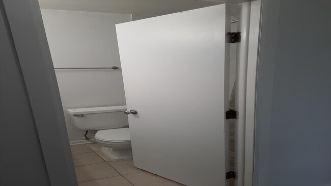 Building Photo - Spacious & Updated 2-Bed, 2-Bath Condo in Desirable Palatine Location