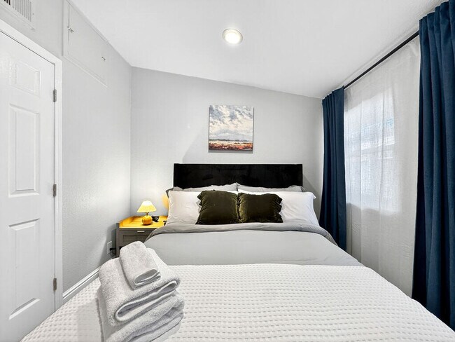 Building Photo - 1004 Airport Blvd