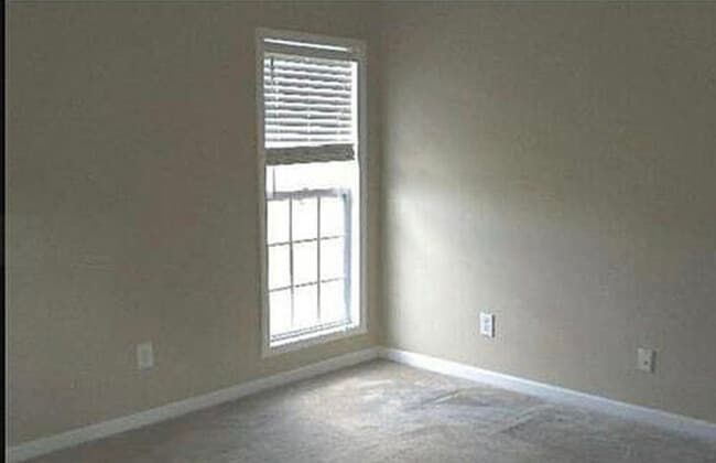 Building Photo - 120 Woods Edge Dr