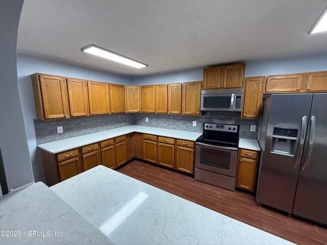 Building Photo - 958 Long Lake Dr