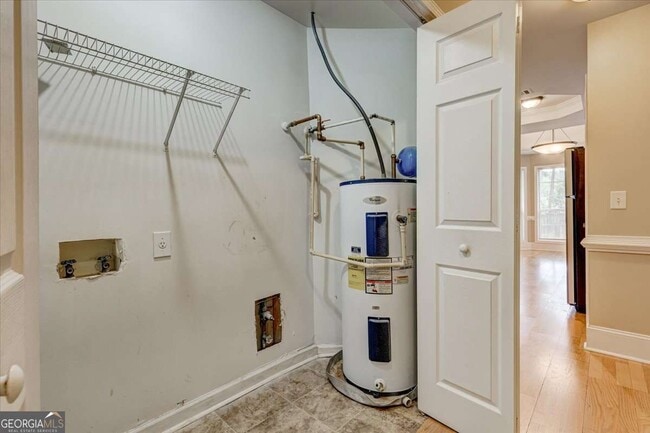 Building Photo - 25 Wisteria Cir