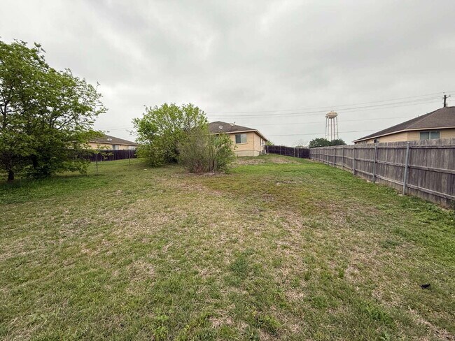 Building Photo - Spacious 3 Bedroom, 2 Bath Duplex with 1-Car Garage – Lawn Care Included!