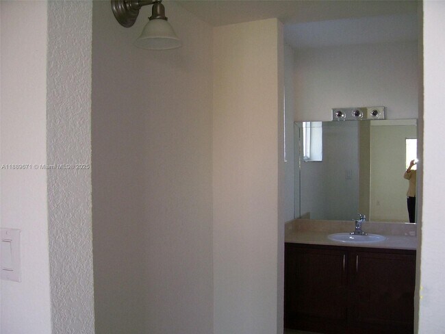 Building Photo - 445 SW 11th St