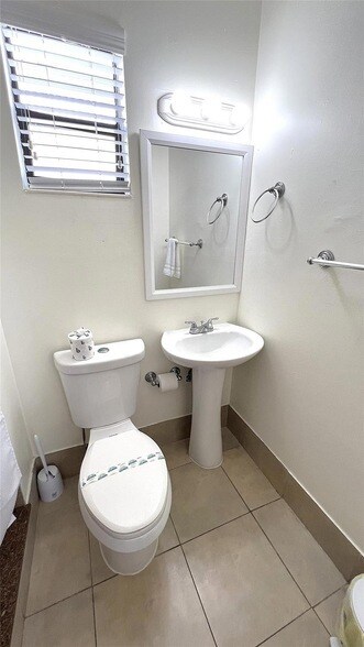 Building Photo - 1601 S Federal Hwy