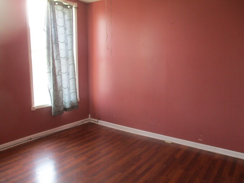 Building Photo - 43 E Main St