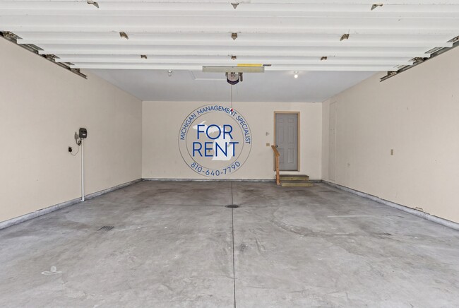 Building Photo - 3263 Silverwood Dr