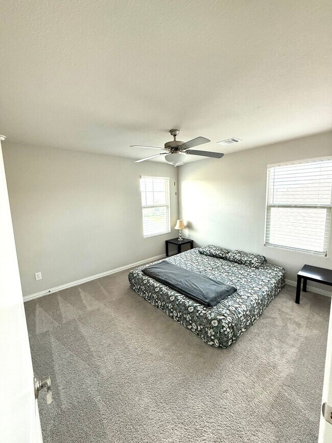 Building Photo - Spacious 4BR4B with Flex Room & OverSized Patio in Aubrey ArrowBrooke