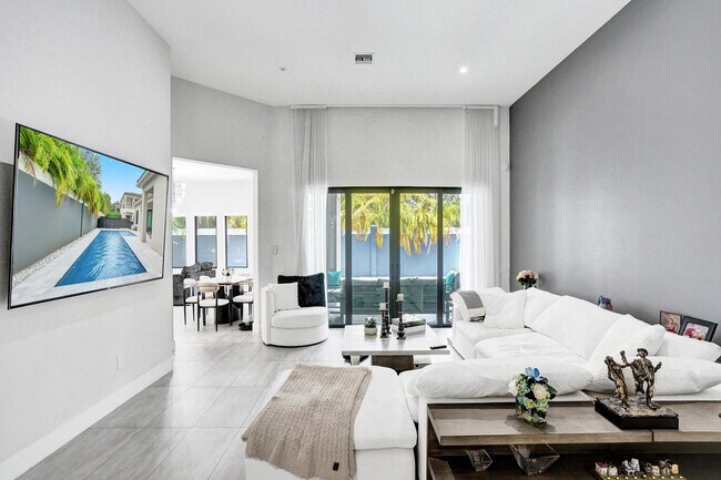 Building Photo - 5663 Brookfield Cir