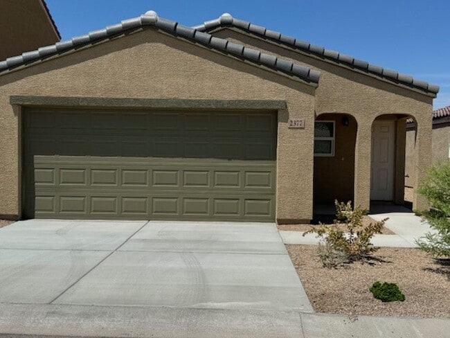 Building Photo - 1 Yr New 3 BR 2BA in Chaparral Terrace w/ ...