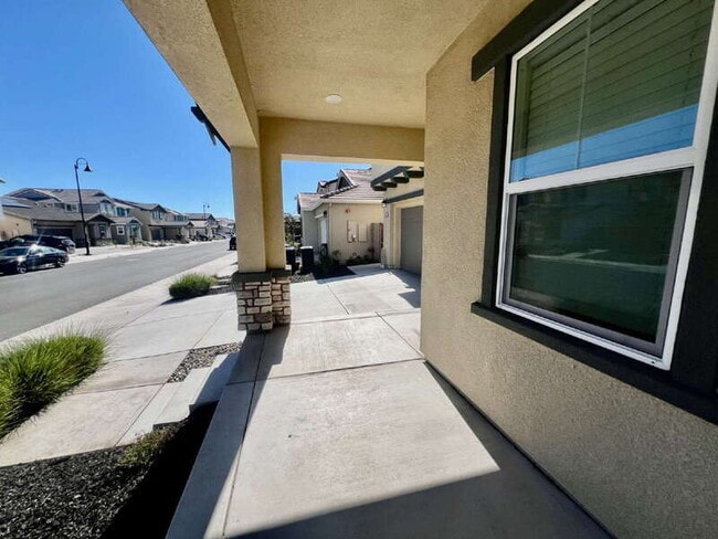 Building Photo - 3215 Center Dr