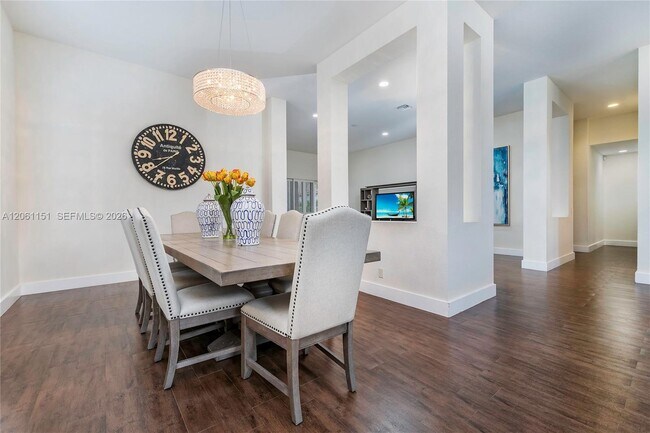 Building Photo - 1225 Skylark Dr