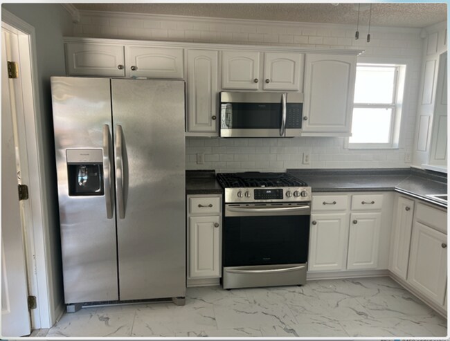 Building Photo - 8459 SE 177th Roleson Ln