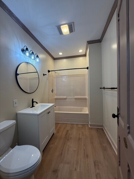 Building Photo - 633 W Onondaga St