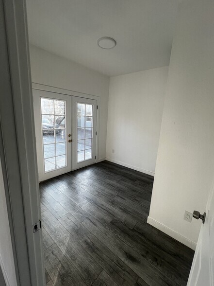 Building Photo - 1511 W 28th St