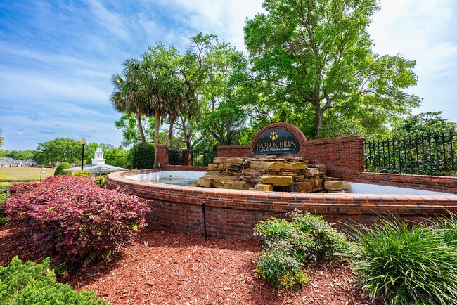 Building Photo - 39900 Bayview Dr