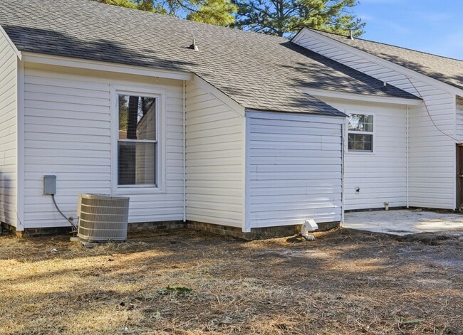 Building Photo - 2bed/1bath Duplex