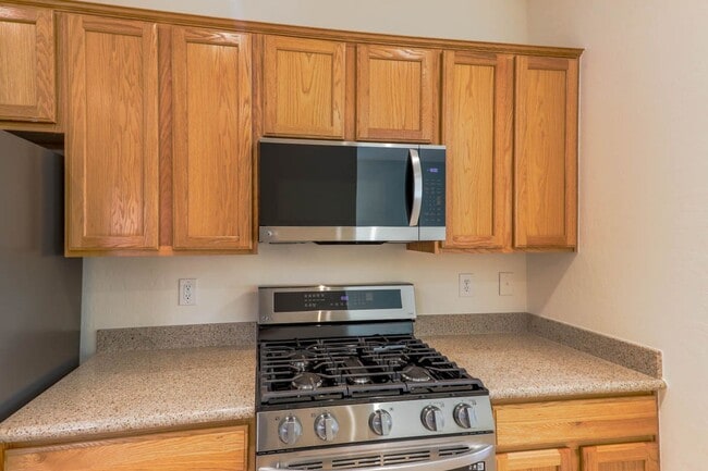 Building Photo - 55+, Age Restricted, 2 Bed, 2 Bath, Single...